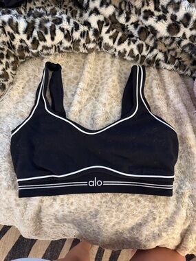 ALO Yoga Black Sports Bra with White Piping Heartthrob